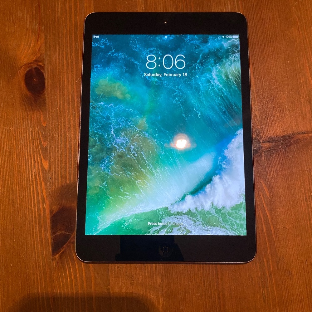 iPad mini 2 with Logitech Keyboard Case (32 GB)